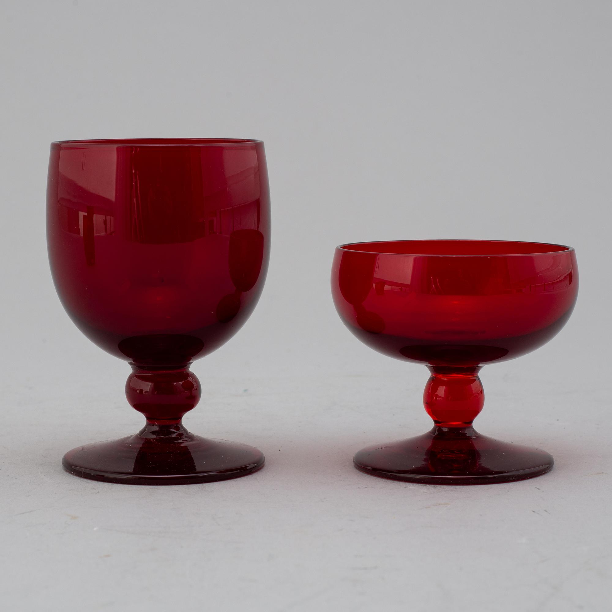 A set of 40 pcs of glass deisgned by Björn Trädgårdh, Reijmyre.