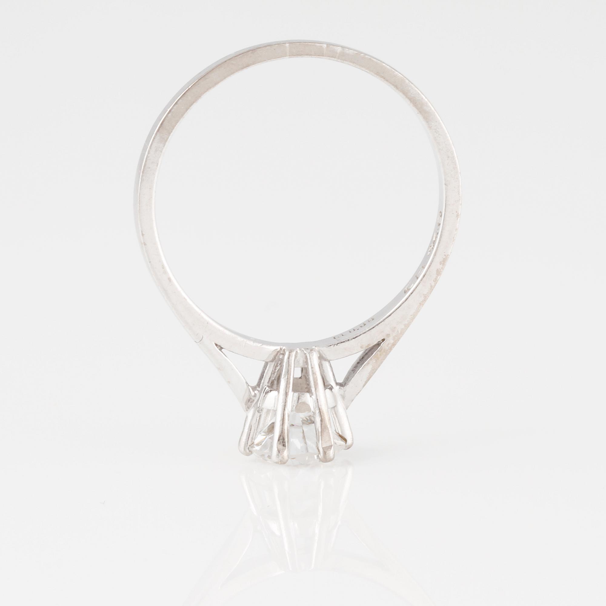 RING, med briljantslipad diamant 0.80 ct.