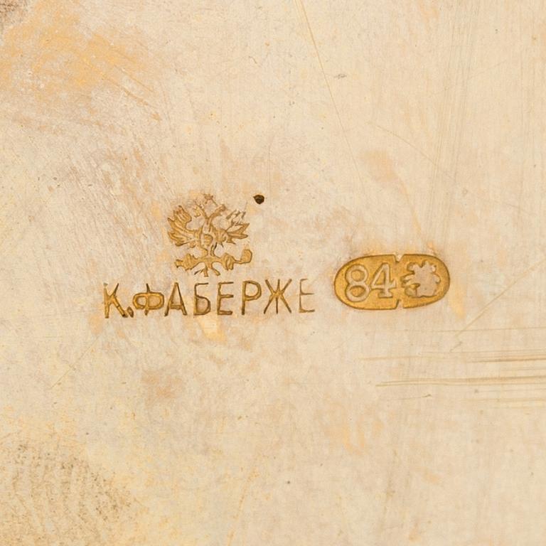 K. Fabergé, rasiapari telineessä, hopea ja hiottu lasi. Keisarillinen hovihankkijaleima, Moskova 1896.