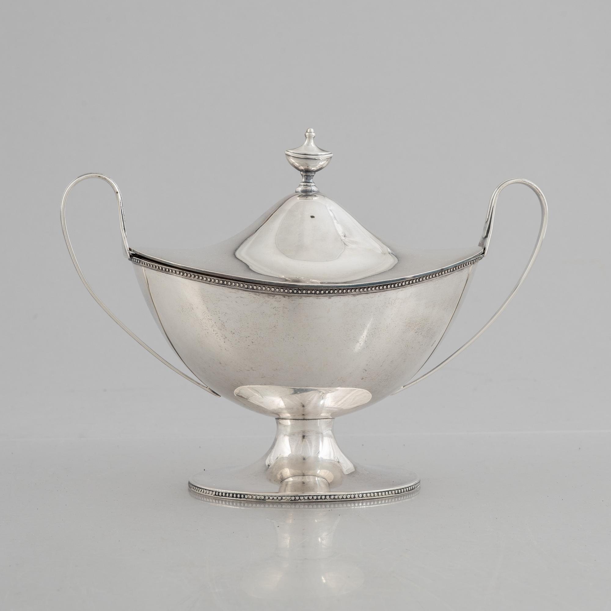 A Swedish Empire style silver sugar bowl, mark of GAB, Stockholm 1919.