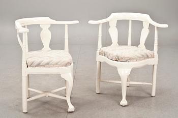 PUDERSTOLAR, ett par. Rokoko, provinsarbete. 1700-tal.