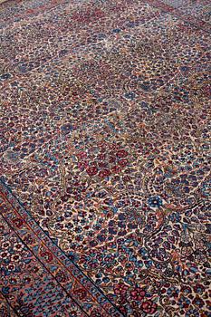 A CARPET, semi-antique, Kerman, ca 362,5 x 265 cm.