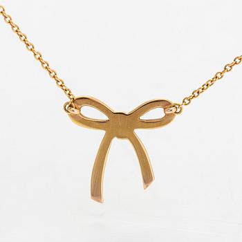 Tiffany & Co, an 18K necklace with a bow pendant.