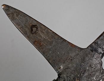 HILLEBARD, trä och järn. 1700/1800-tal.