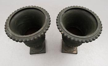 TRÄDGÅRDSURNOR, 1 par, 1900-/2000-tal.