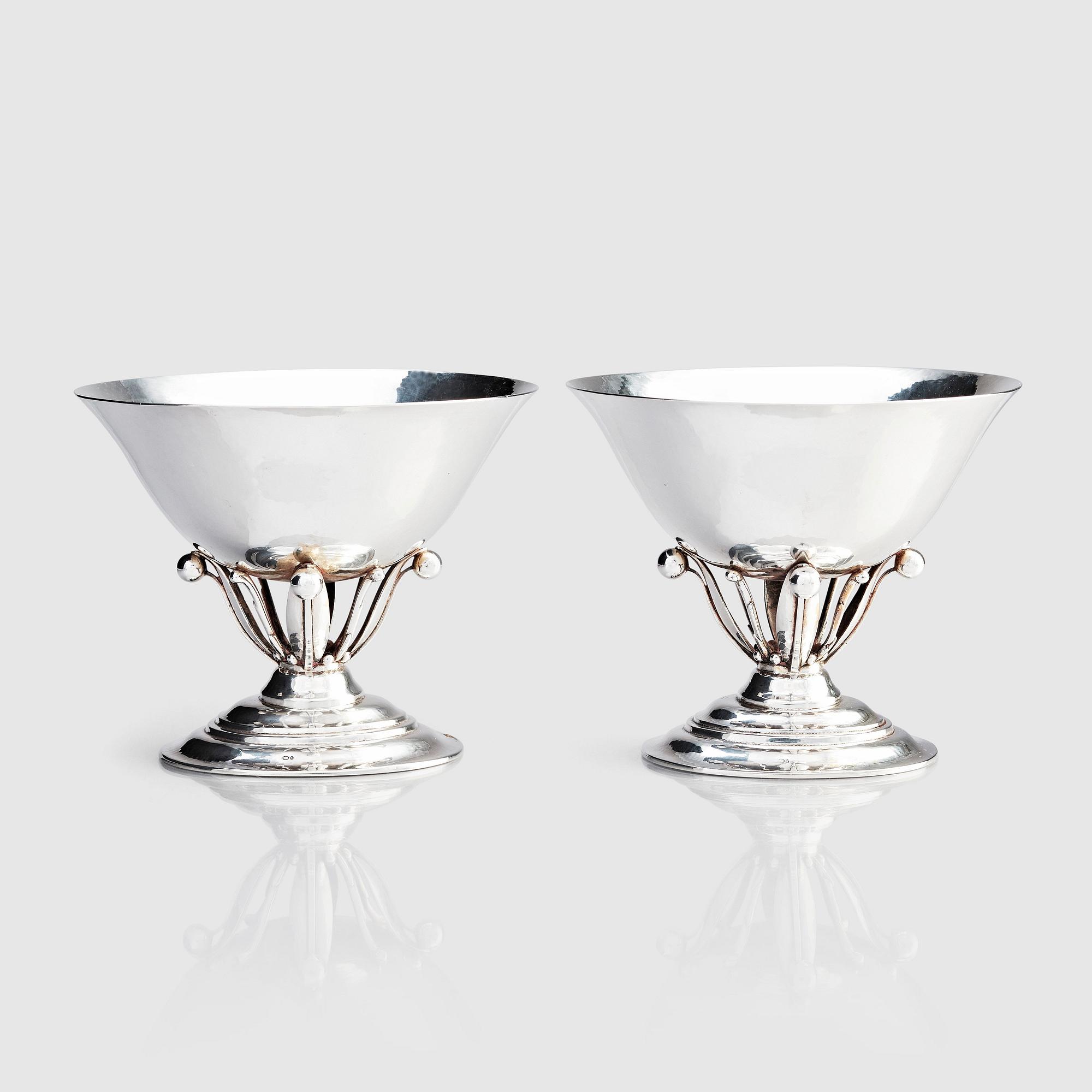 Georg Jensen, a pair of 830/1000 silver bowls, Copenhagen 1915-1919, 830/1000 silver, design nr 6 by Johan Rohde.