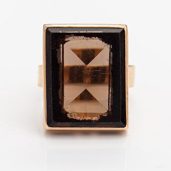 Bror Sundgren, Ring, 14K guld, rökkvarts. Westerback, Helsingfors 1963.