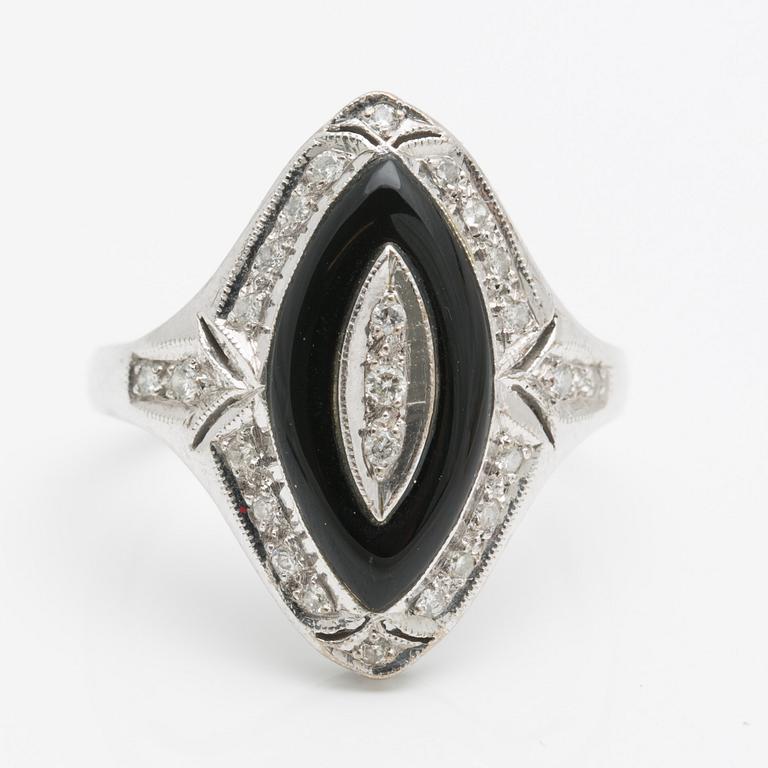 RING, 18K vitguld, besatt med små diamanter samt svart sten.