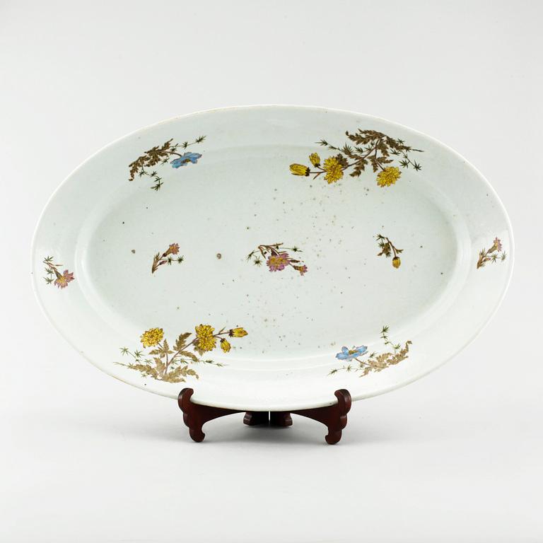 A large Chinese serving dish from early 20th century.