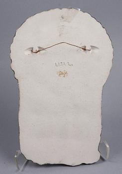 FIGURIN samt VÄGGPLAKETT, stengods, Lisa Larson, Gustavsberg.