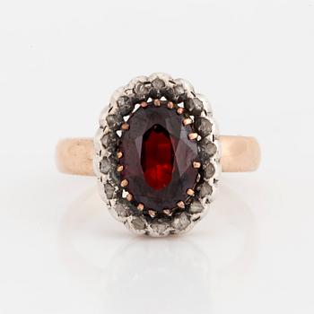 CLUSTER RING, 14K gold and silver with a garnet and small rose cut diamonds.