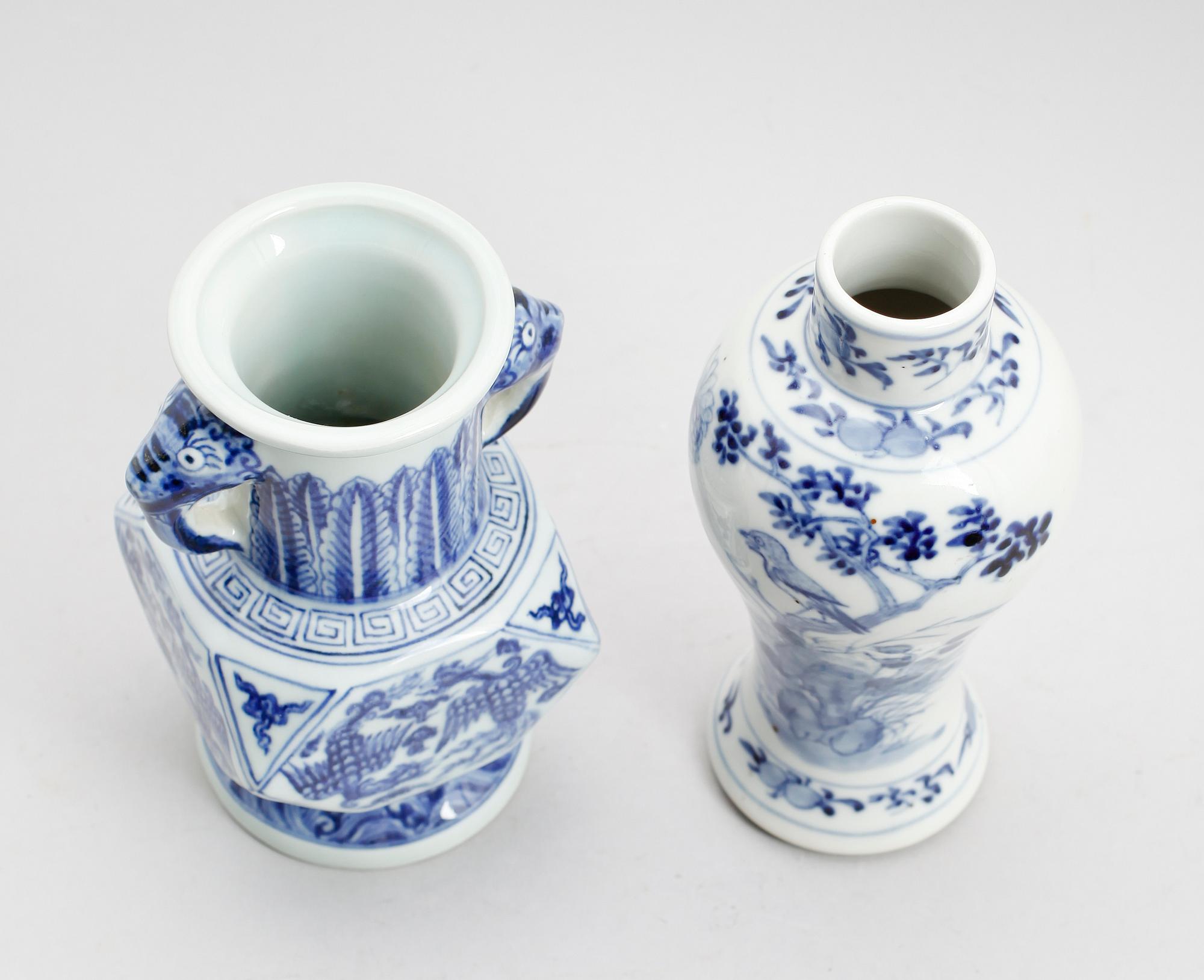 VASER, 2 st, porslin, Kina, 1900-/2000-tal.