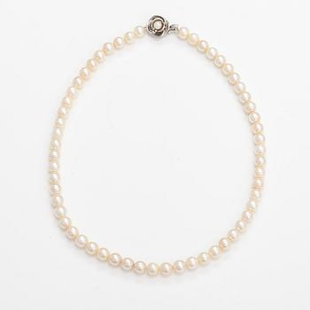 Pärlcollier, odlade pärlor, silver.
