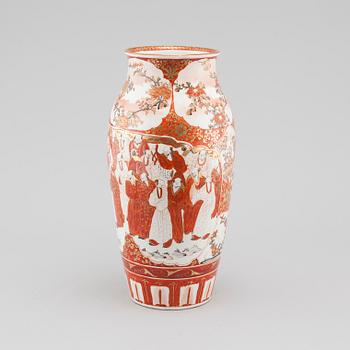 A Japanese porcelain vase from the Meiji period (1868-1912) .