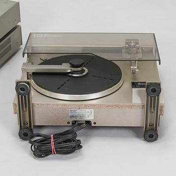 Vinylspelare, modell LT-5V, samt förstärkare och tuner, Mitsubishi, 1980-tal.