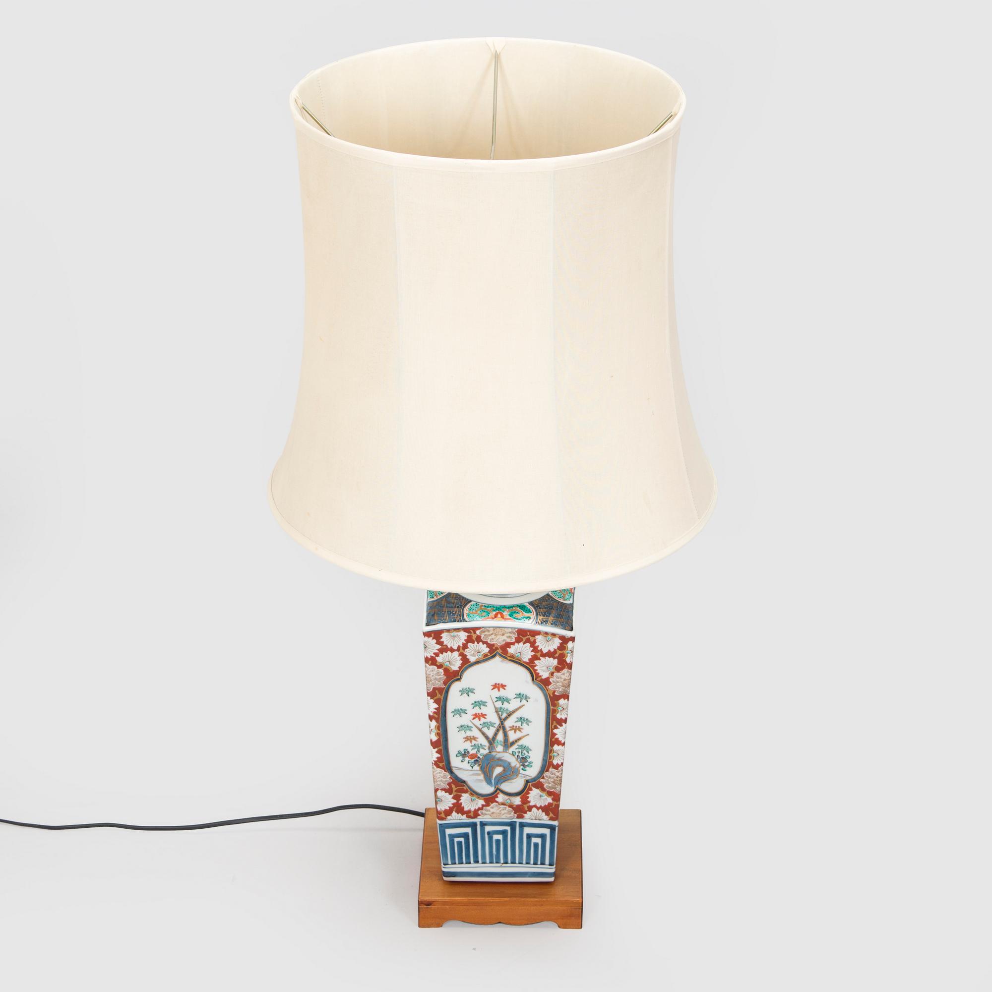 Bordslampa, porslin, Kina, 1900-tal.