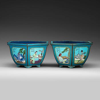 121. YTTERFODER, ett par, cloisonné. Kina, 1900-tal.