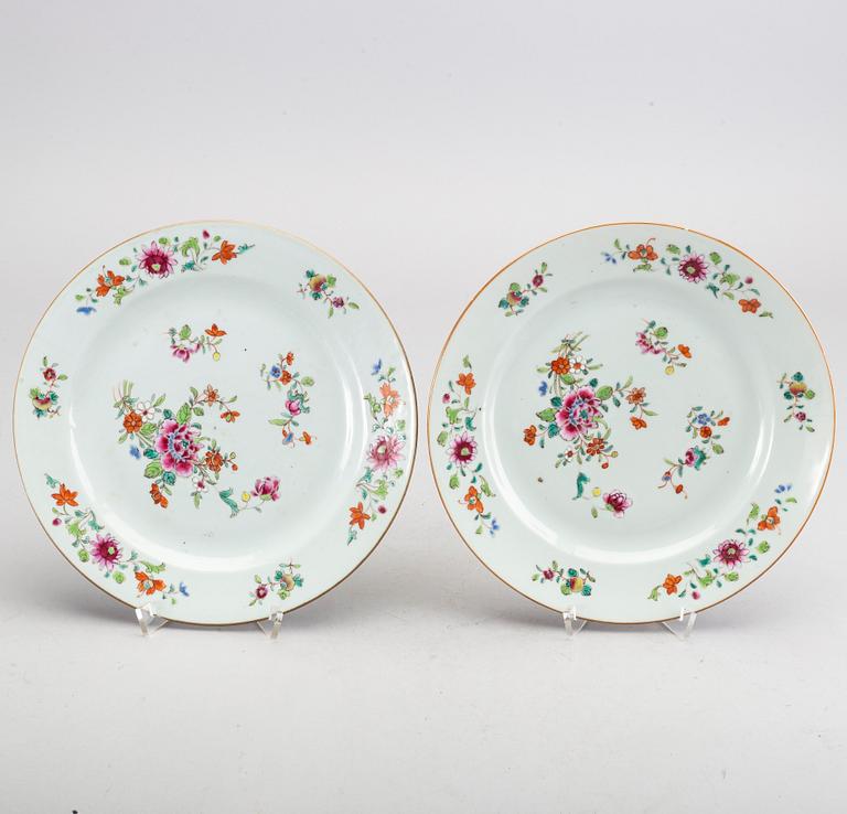 SET OF EIGHT  CHINES  PORCELAIN  EIGHT FAMILLE ROSE QIANLONG DISHES.