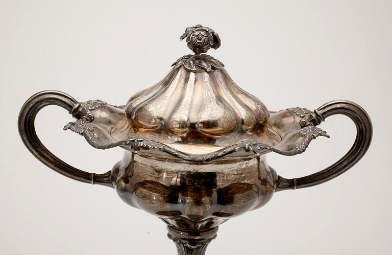 SOCKERSKÅL, silver, nyrokoko, Carl Johan Grönvall, Stockholm. Vikt ca 670 gram.