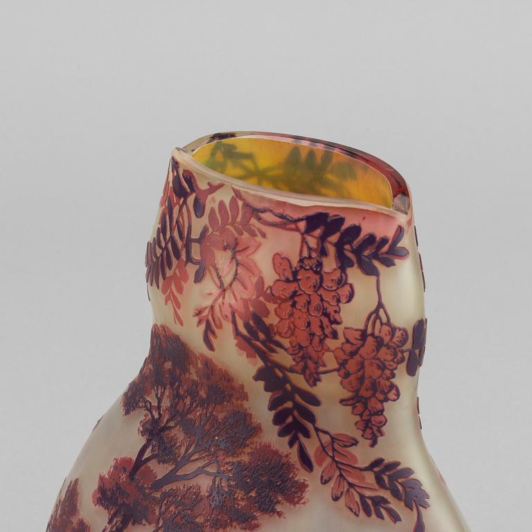 CAMILLE TUTRÉ DE VARREAUX, a cameo signed glass vase.