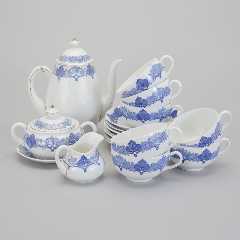 GUNNAR WENNERBERG, "Wennerberg", servisdelar 10 st. Gustavsberg, benporslin. I produktion 1917-1927.