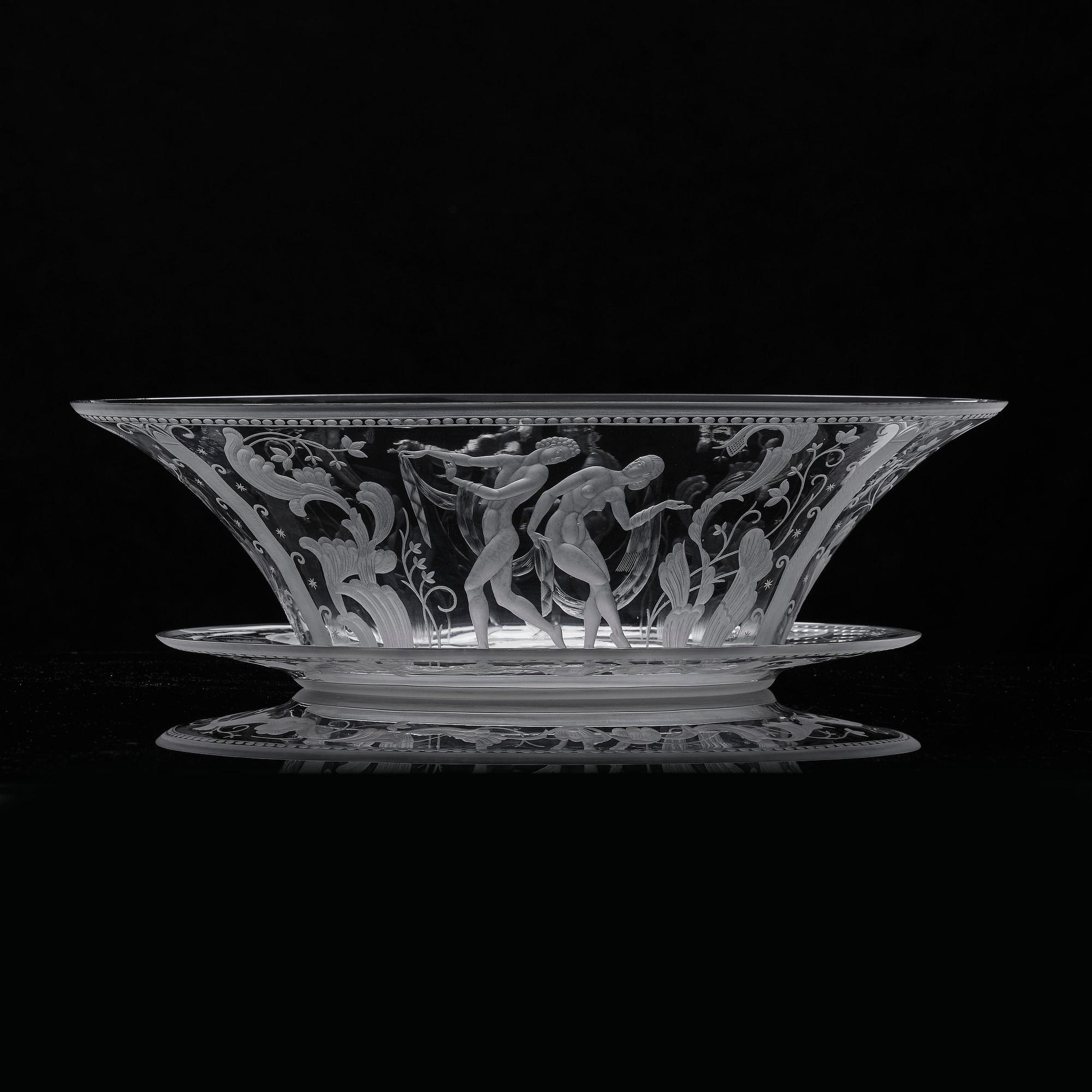 Simon Gate, an engraved Swedish Grace glass bowl on a plate, Orrefors, Sweden 1926, model 147.