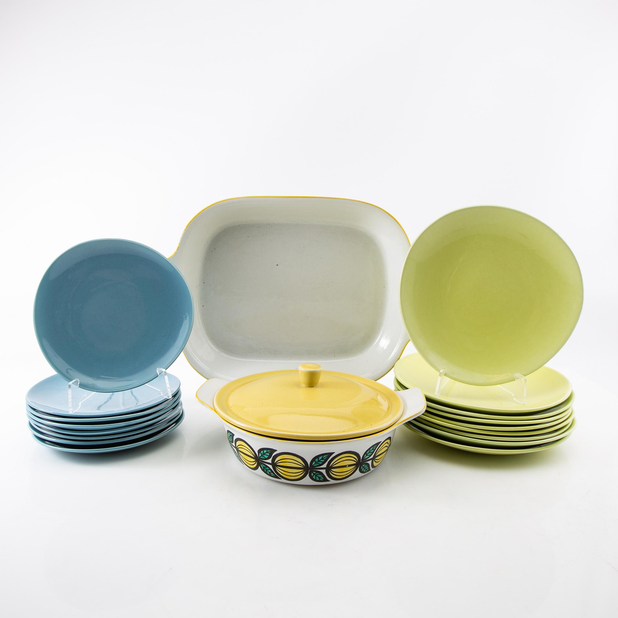 Stig Lindberg, service pieces, 17 pcs, stoneware, "LA", Gustavsberg, as well as baking dishes, 2 pcs, "Weekend", Gustavsberg, 1950s.