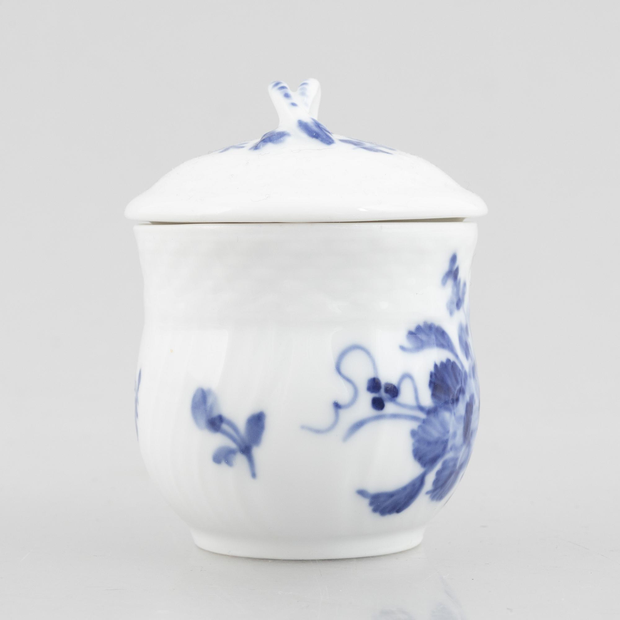 Royal Copenhagen, cremekoppar med lock och fat, 12 st, samt bricka, porslin, "Blå Blomst", Danmark.