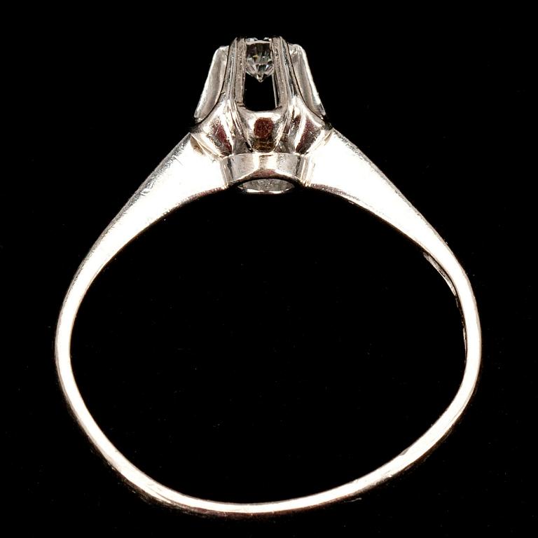 RING, vitguld 18K, briljantslipad diamant ca 0,15 ct, finska stämplar 1971. Vikt 3,4 g.