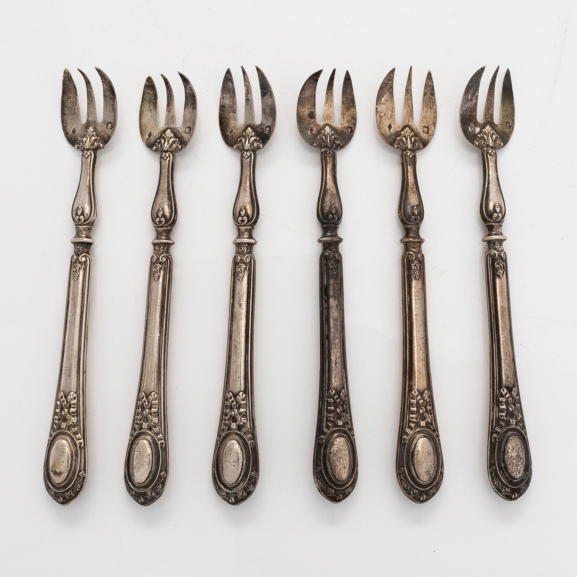 Emile Huignard, A set of six oyster forks, Silver (950), Paris, late 19th century.