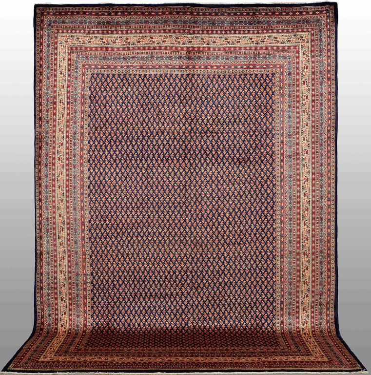 A CARPET, Sarouk-mir, around 372 x 260 cm.