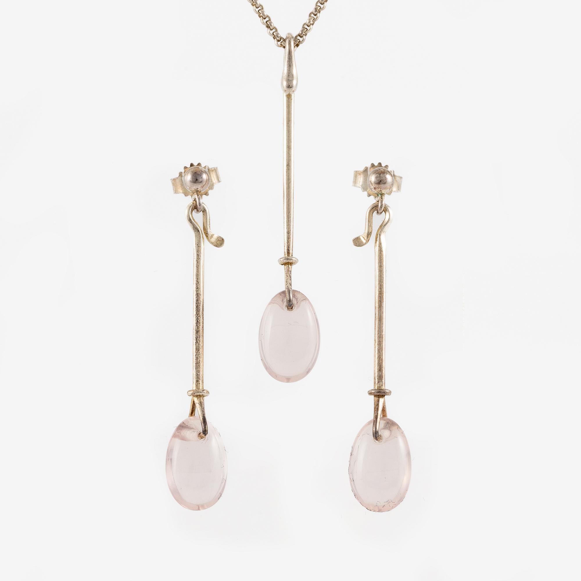 Vivianna Torun Bülow-Hübe, hänge samt örhängen, ett par, silver med rosenkvarts, för Georg Jensen.