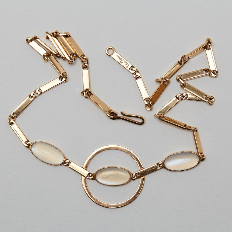 Wiwen Nilsson, an 18K gold collier and a pair of earrings, Lund 1952-53.