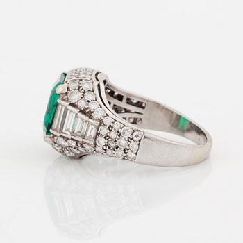 A Bulgari "Trombino" ring in platinum set with a step-cut emerald and round brilliant- and baguette-cut diamonds.