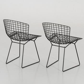 A PAIR OF HARRY BERTOIA CHAIRS.