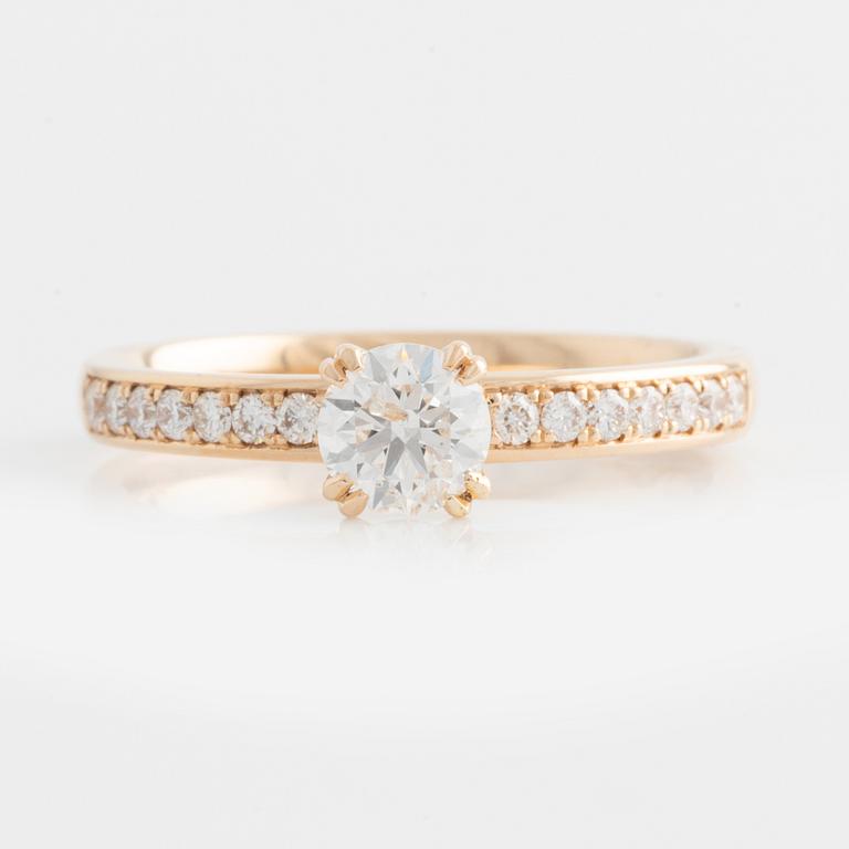 Ring with brilliant-cut diamond.