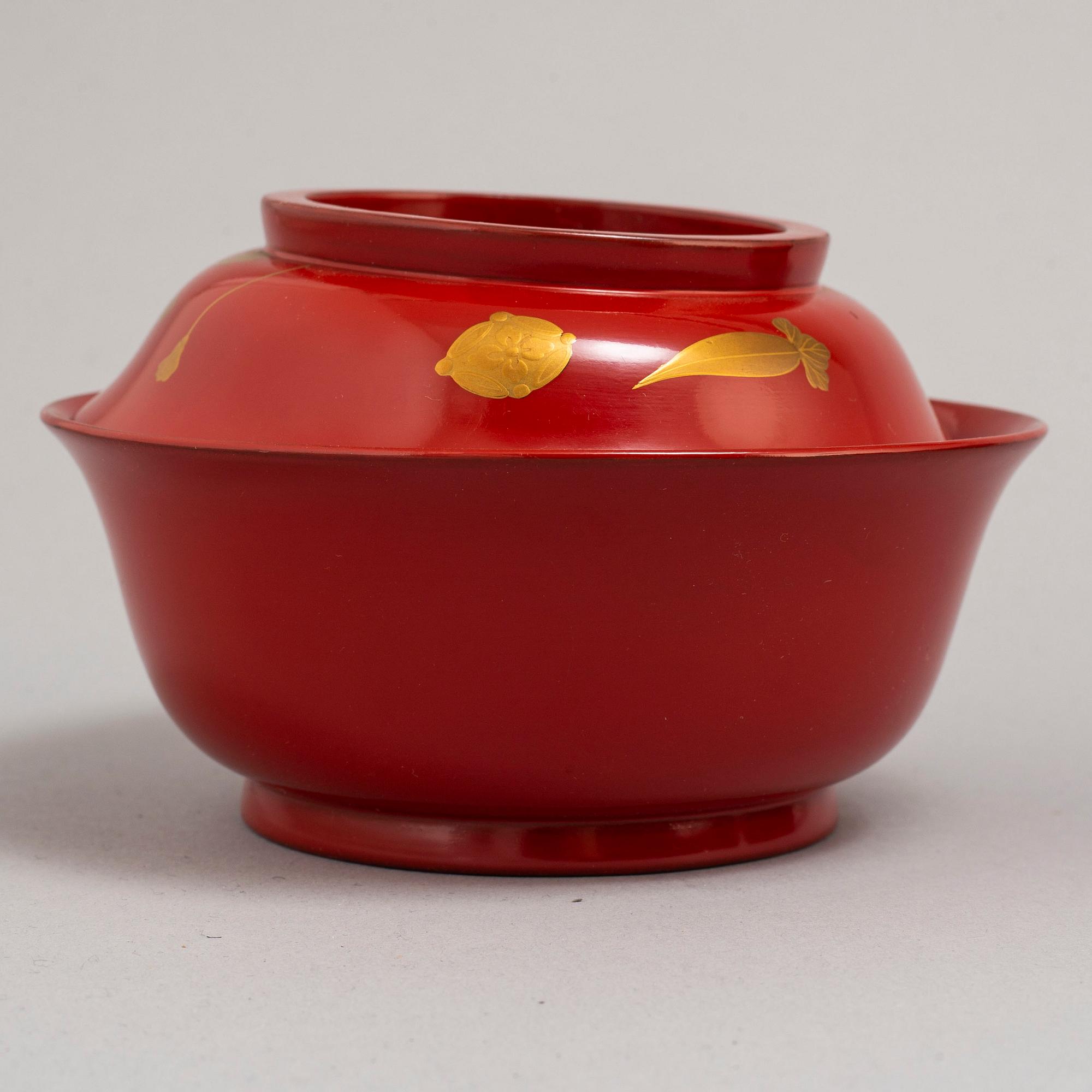 Eight lacquered bowls with covers, Japan, 20th century.