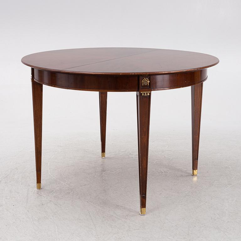 Dining table, Gustavian style, 6 extension leaves, 20th century.