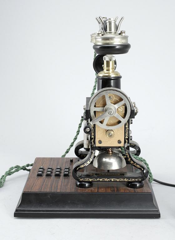 TELEFON, jubileumsmodell efter "Taxen", LM Ericsson. Sent 1900-tal.