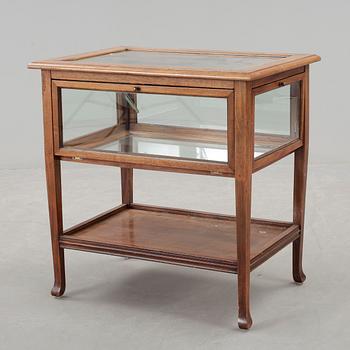 MONTERBORD, 1900-talets första hälft.