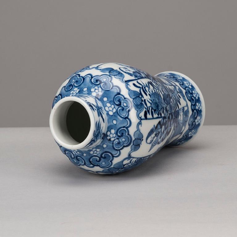 VAS, porslin, Kina 1900-talets första hälft.