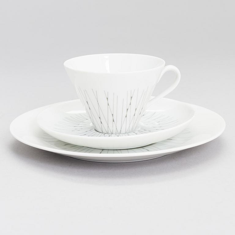 KYLLIKKI SALMENHAARA, A 13-piece "Stella" porcelain coffee set, decor by Raija Uosikkinen, Arabia 1957-1970.