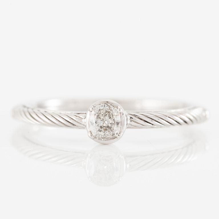 Ring 18K white gold with an oval-cut diamond.
