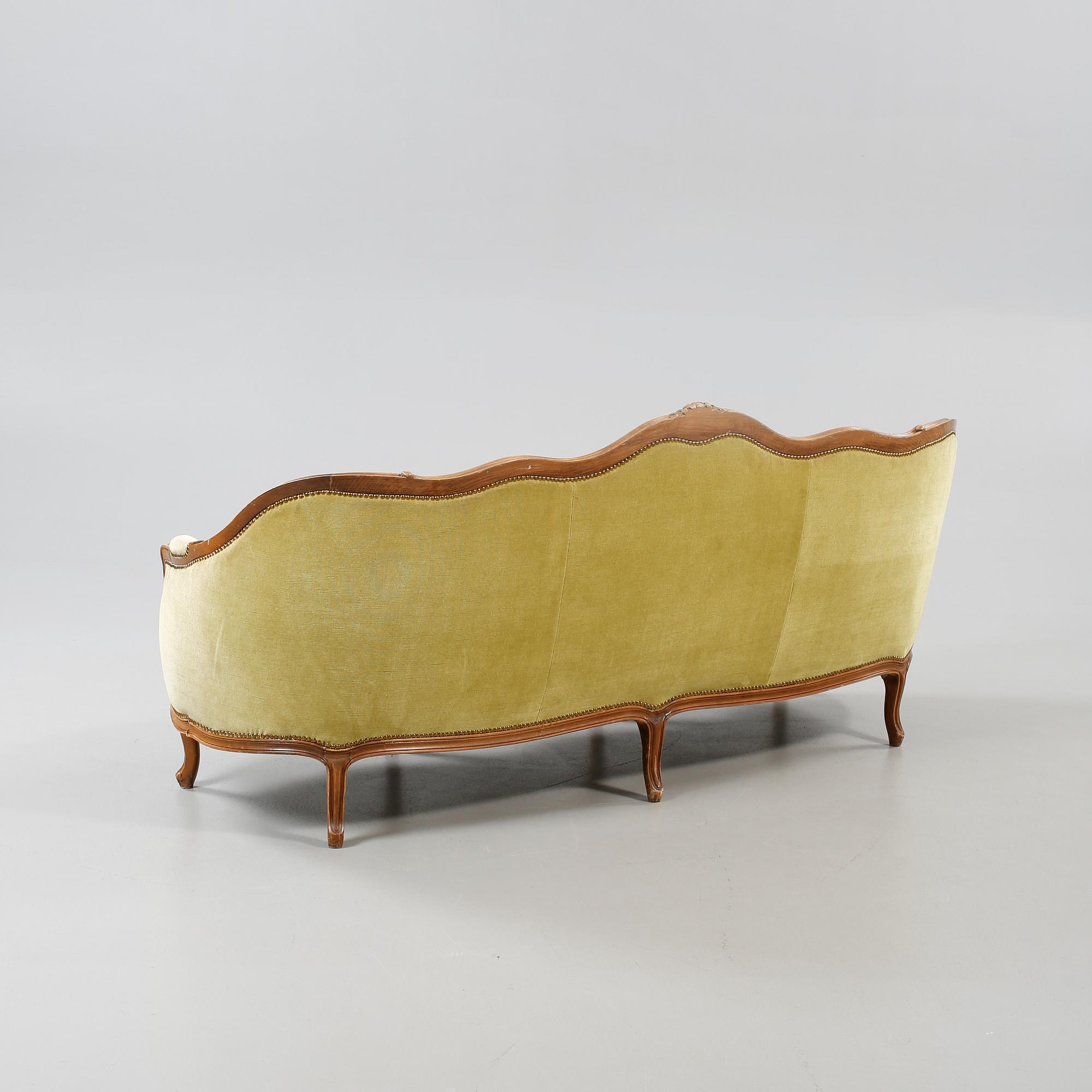 SOFFA, nyrokokostil, omkring 1900-talets mitt.