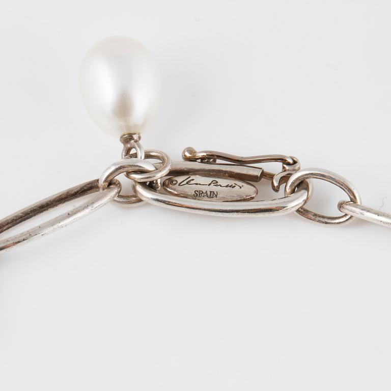 ARMBAND, Elsa Peretti för Tiffany & Co, sterlingsilver med odlade pärlor. Vikt 15,4 gram.