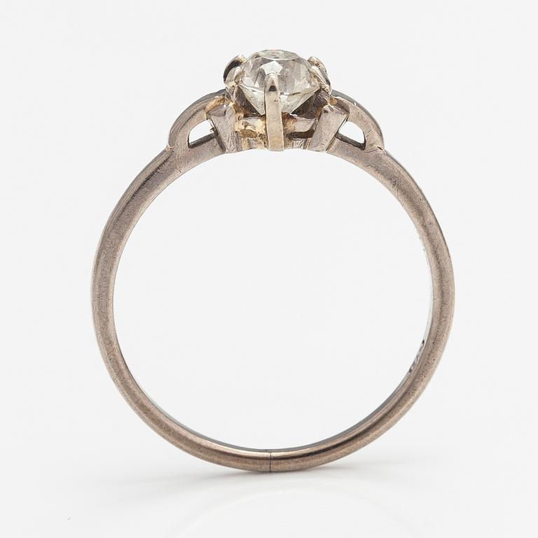 A 14K white gold ring with an old-cut diamonds ca. 0.50 ct.