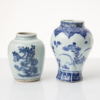 Two blue and white jars, 17th century.
