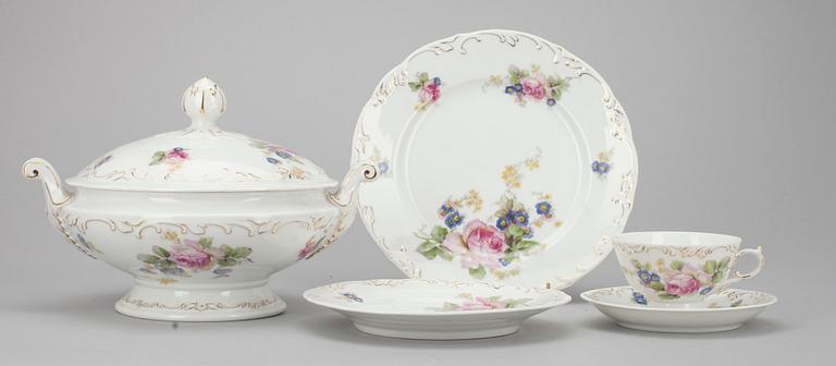 MAT- samt KAFFESERVIS, 117 delar, porslin Schlaggenwald, 1900-tal.