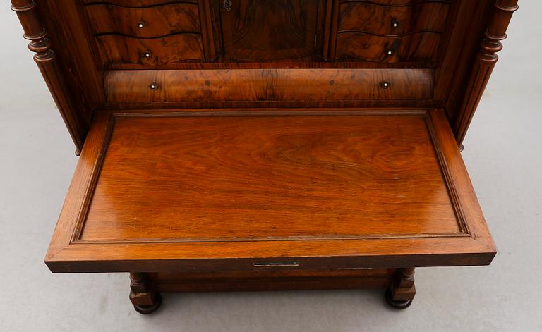 CHIFFONJÉ, 1800-talets andra hälft.