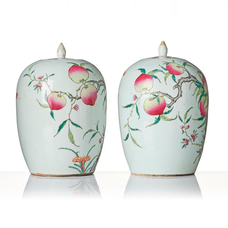 A pair of famille rose 'peaches' jars with cover, Qing dynasty, circa 1900.